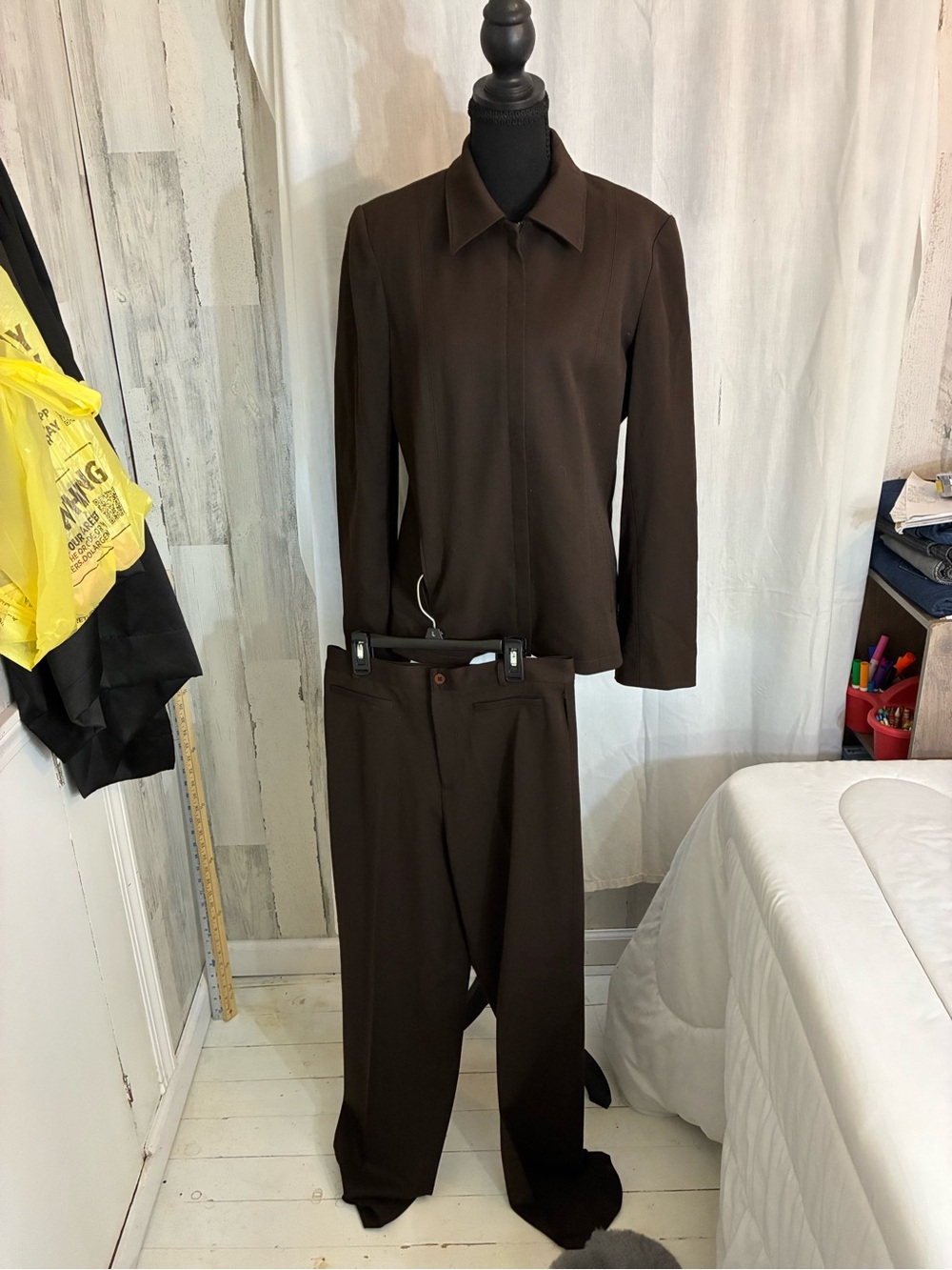 Rafaella women’s Sz 8 2 pc dark brown pantsuit